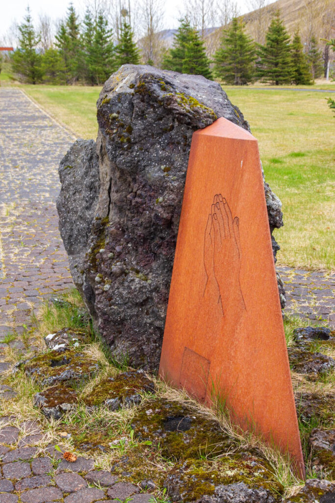 Kirkjugarðurinn á Hellu