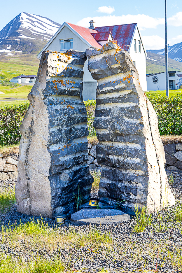 Ólafsfjörður
Um líf?